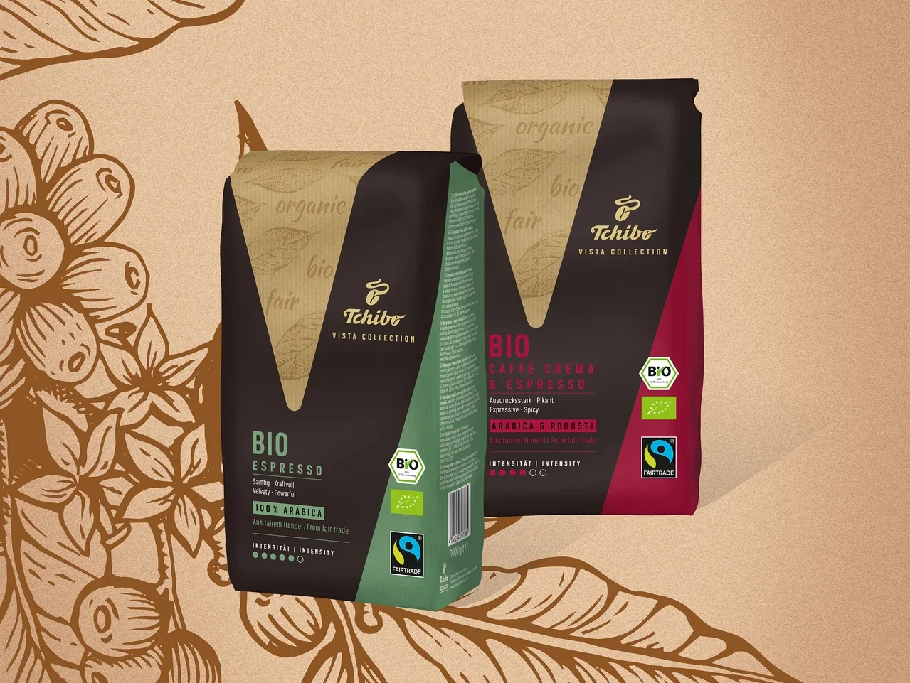 Zwei Tchibo Vista Collection Kaffeepackungen, eine grüne BIO Espresso (Intensität 5/6) und eine rote BIO Caffe Crema & Espresso (Intensität 4/6), stehen vor einem Hintergrund mit Kaffeepflanzen-Illustrationen. Beide Packungen tragen Bio- und Fairtrade-Siegel.