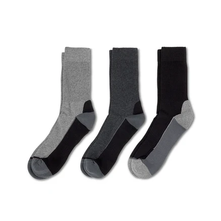 Drei Paar Socken: hellgrau, dunkelgrau und schwarz, alle mit schwarzen Fersen und Zehen.
