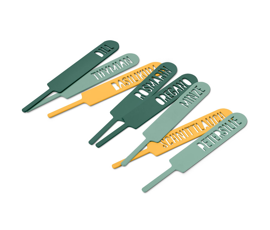 Grüne und gelbe 8 Kräuterschilder mit ausgeschnittenen Kräuternamen.