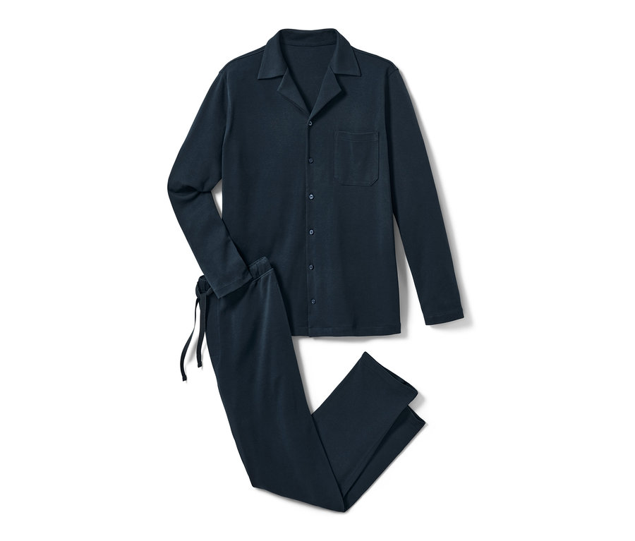 Marineblauer Interlock-Pyjama auf weißem Hintergrund.