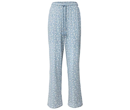 Blaue Hose mit Blumenmuster.