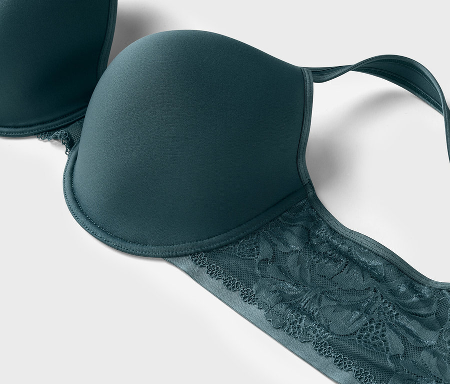 Detailaufnahme eines grünen BHs mit Spitzenbesatz.