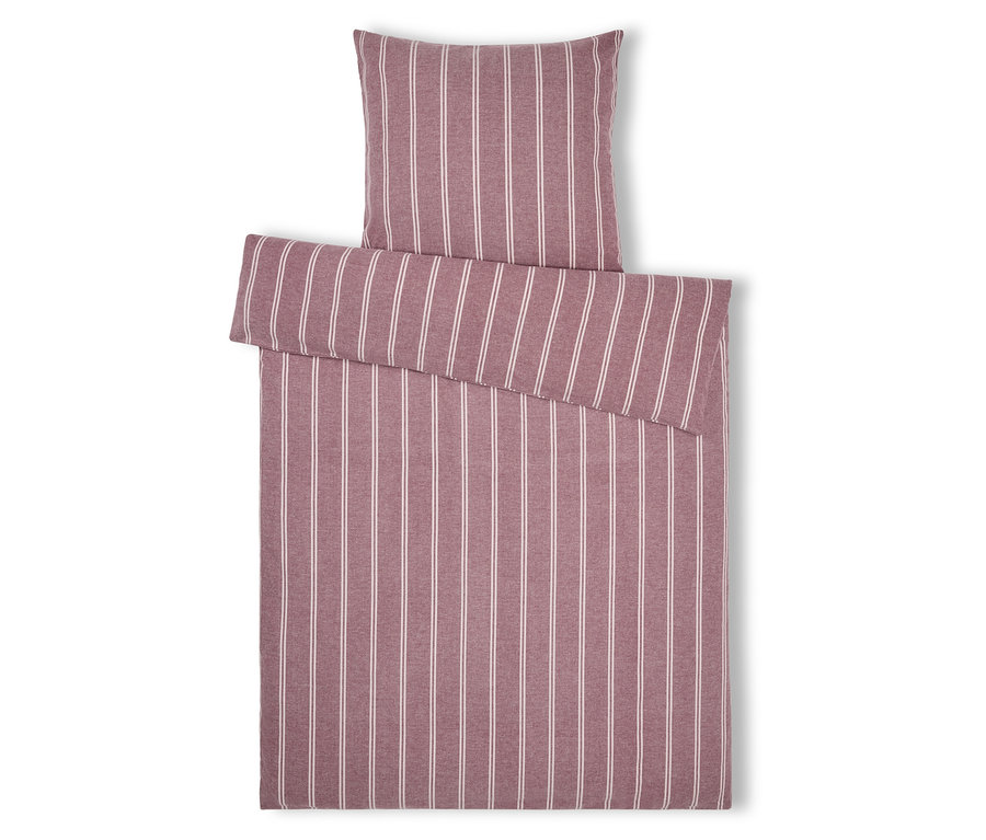 Gestreifte Bettwäsche mit Kissen in Rosa- und Weißtönen, liegend auf einem weißen Hintergrund.