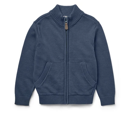 Ein marineblauer Strick-Cardigan mit Reißverschluss und Taschen.