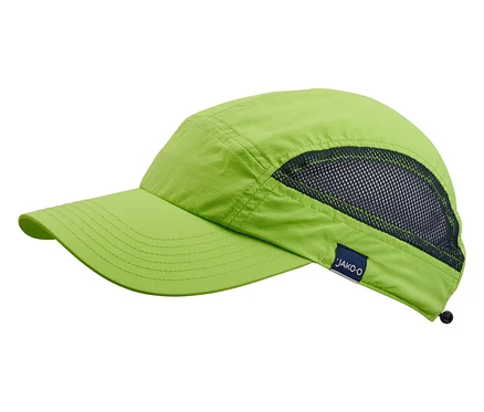 Helle JAKO-O Baseballcap liegt auf einem weißen Hintergrund.