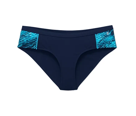 Nahaufnahme eines Sport-Bikinislips mit türkisfarbenen Mustern an den Seiten.