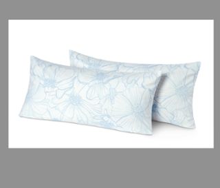 Blau-weiß mit floralem Alloverprint