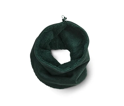 Grüner Strickfleece-Schlauchschal.