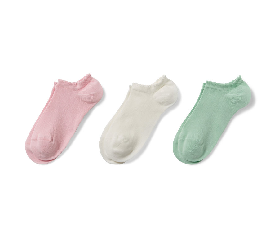 Drei Paar Sneakersocken mit Ajour-Muster in Rosa, Weiß und Grün.