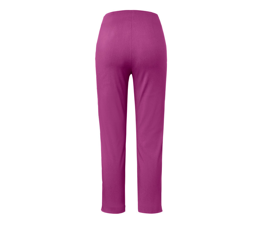 Detailansicht von hinten einer 7/8-Stretchhose in Berry.