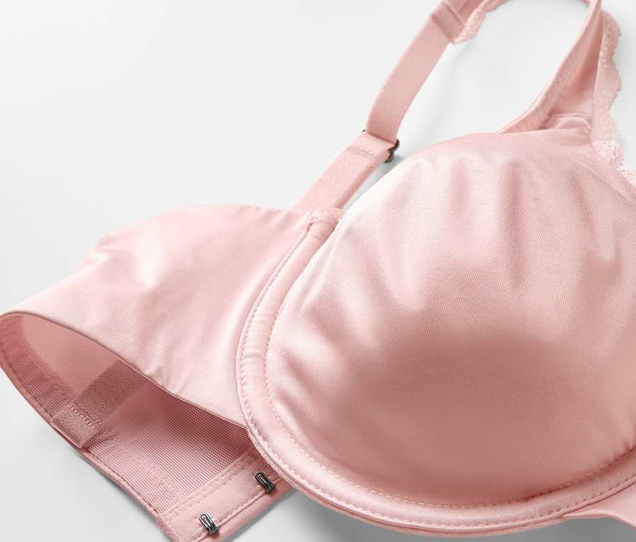 Detailaufnahme von einem roséfarbenen Bügel-BH.