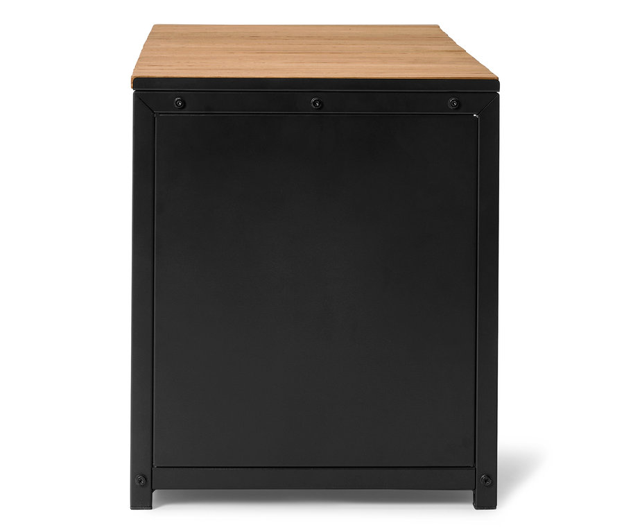 Schwarzes Sideboard mit Holzplatte und Metallrahmen.