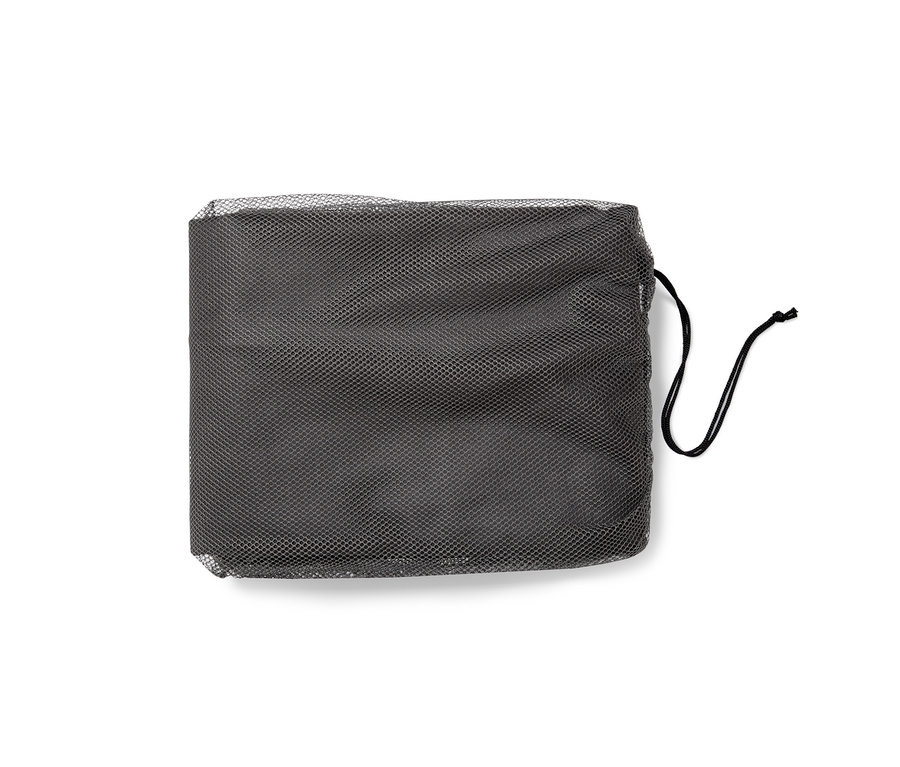 Eine schwarze Premium-Esstischset-Schutzhülle mit Kordelzug.