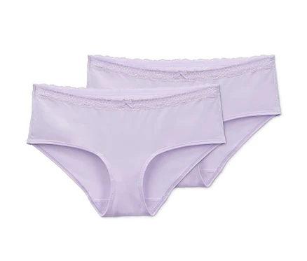 Zwei fliederfarbene Pantys mit Spitze liegen übereinander.