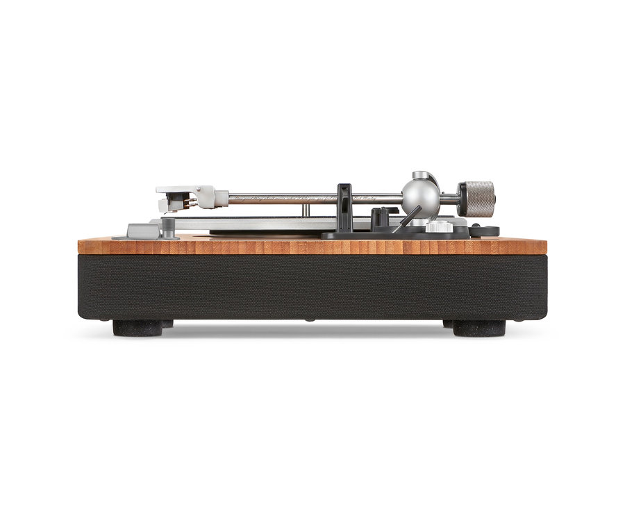 Detailansicht des House of Marley »Stir It Up« Wireless-Plattenspielers von der Seite.