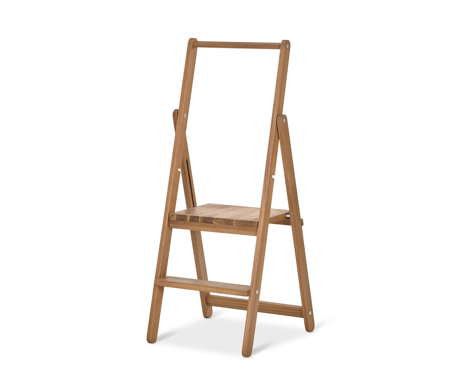 Trittleiter aus Massivholz.