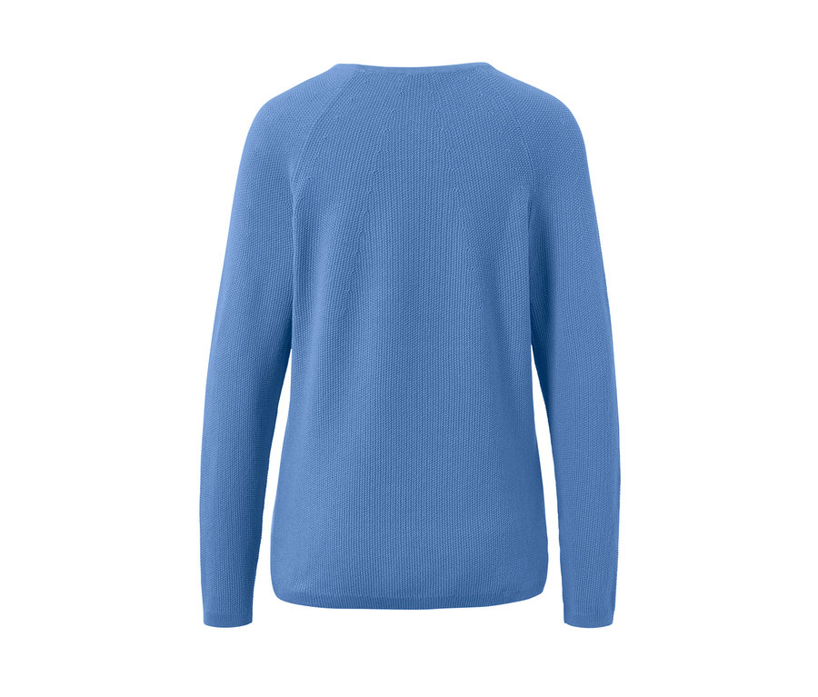 Blauer Strickpullover.