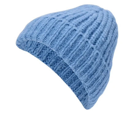 Detailaufnahme einer hellblauen Strickmütze.