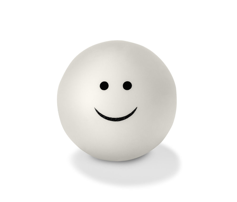 Weißer Antistressball mit zwei schwarzen Augen und einem lächelnden Mund.