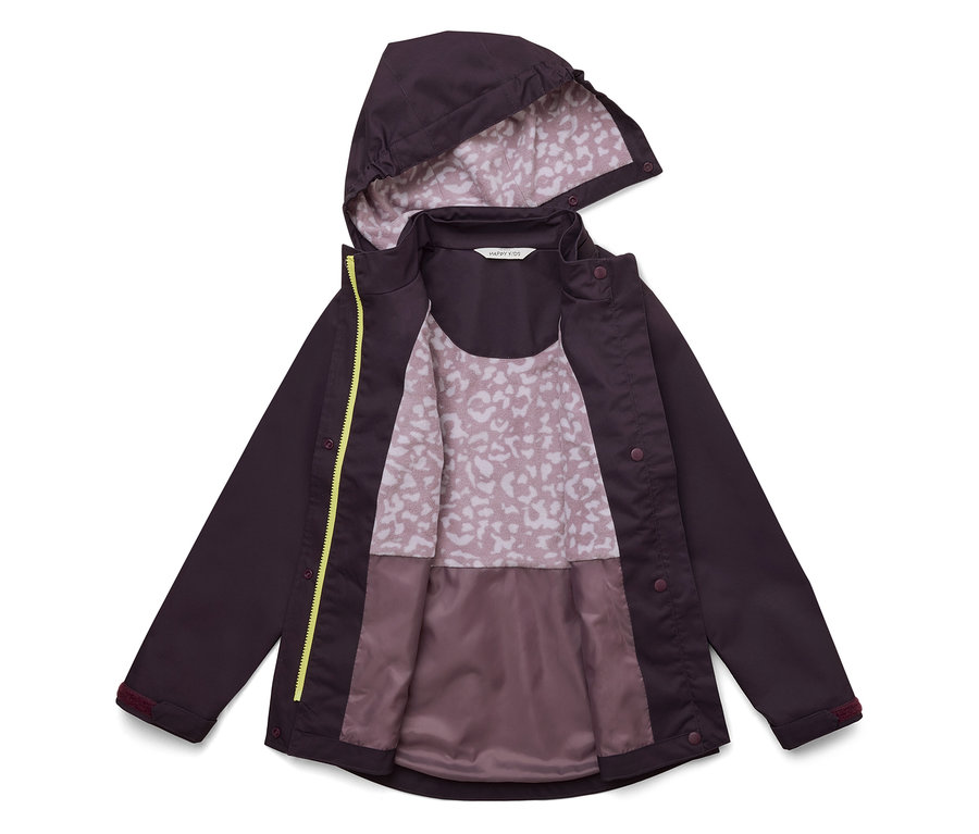 Offene, dunkelviolette Jacke mit Kapuze und gelbem Reißverschluss. Das Innenfutter ist hell mit einem Muster.