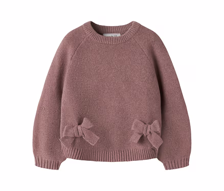 Mauvefarbener Strickpullover mit Rundhalsausschnitt, langen Ärmeln und zwei Schleifen vorne am Saum.