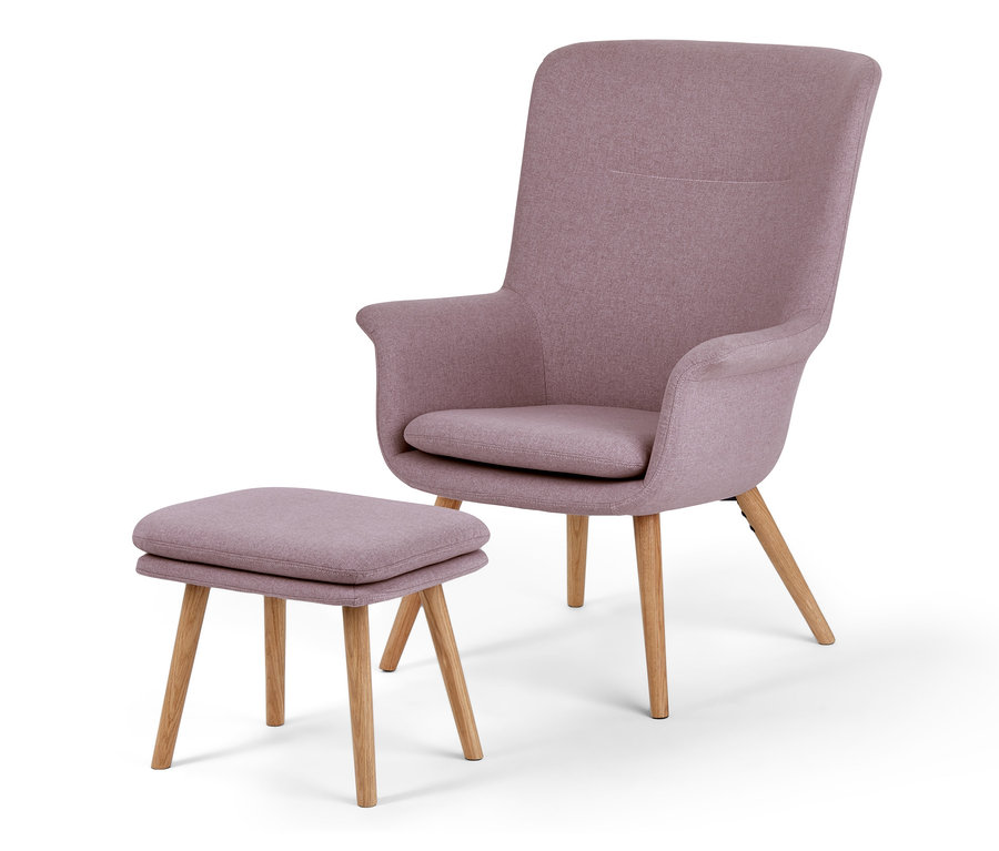 Ein Sessel mit Fußhocker.