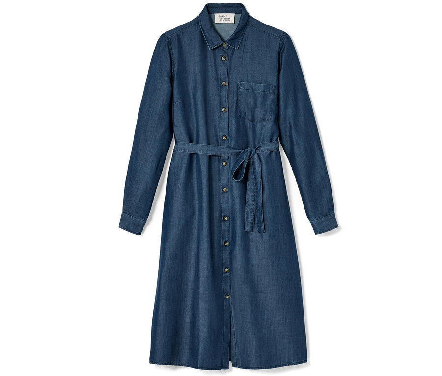 Blaues NAH/STUDIO Midikleid aus Eco-Lyocell mit langen Ärmeln, Knöpfen und Gürtel.