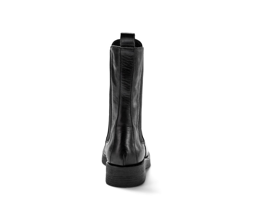 Detailansicht der Rückseite eines Lederboots.