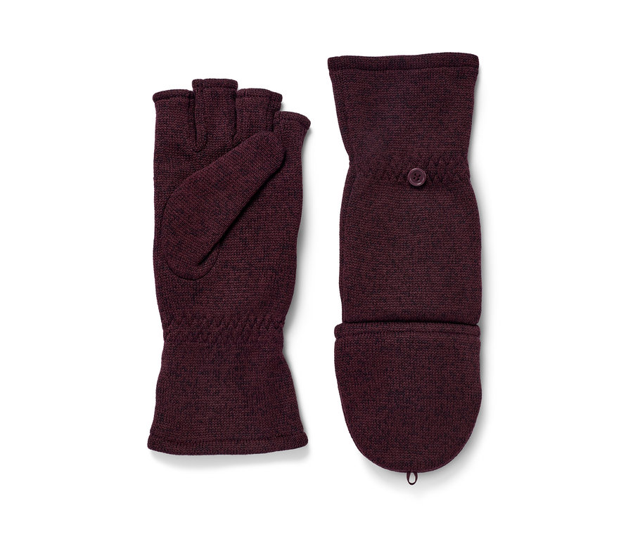 Zwei Strickfleece-Klappfäustlinge liegen nebeneinander.