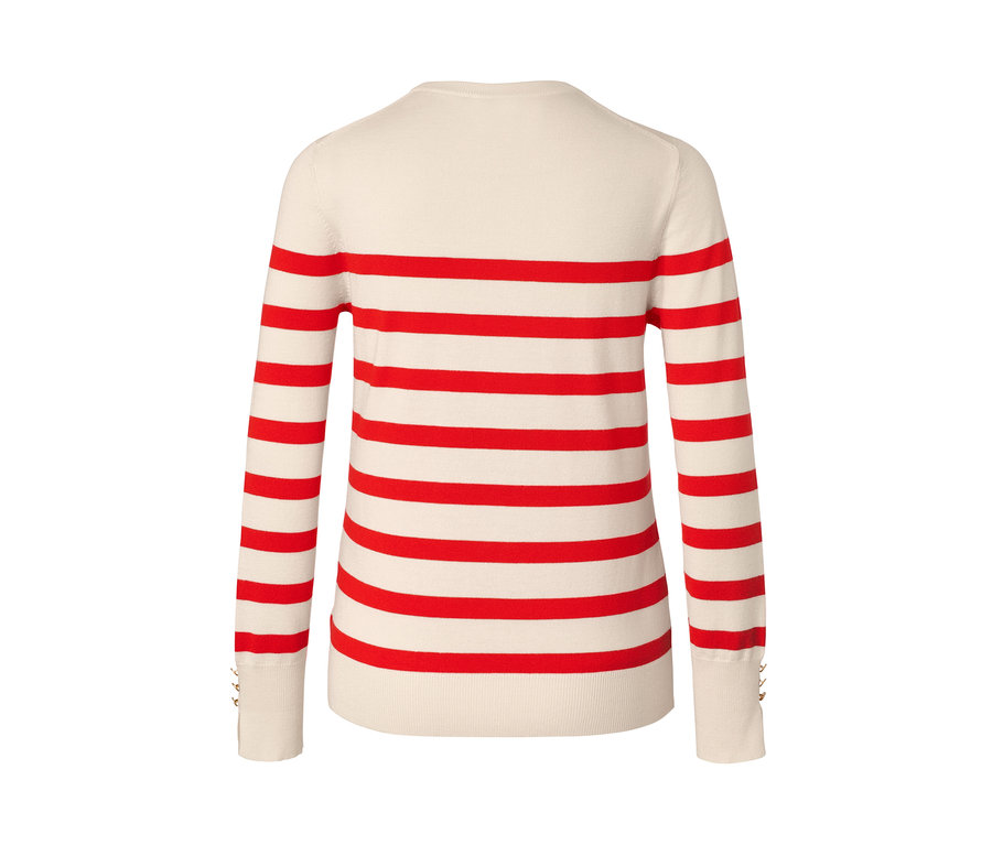 Detailansicht eines rot gestreiften Feinstrickpullovers.