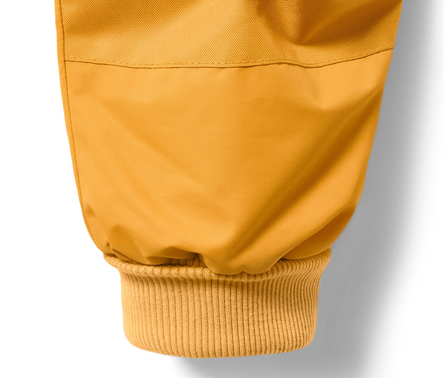 Detailaufnahme einer Kleinkind-Thermo-Regenhose in Korngelb.