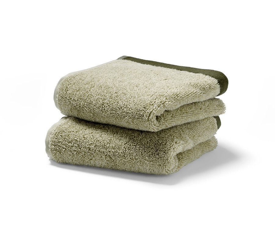 Stapel aus zwei hochwertigen Jacquard-Gästehandtüchern.