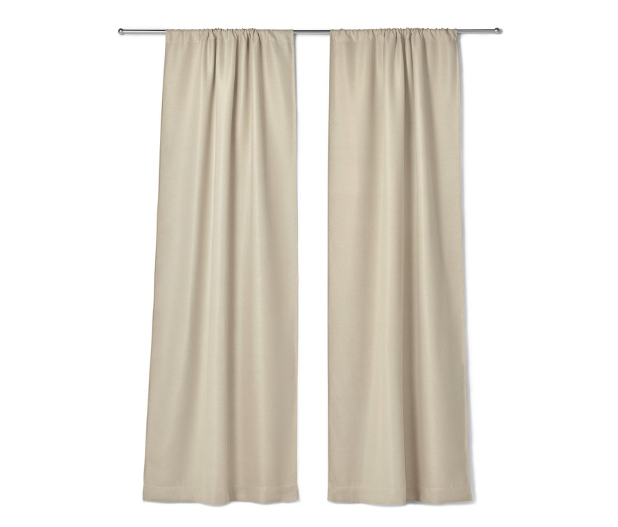 Zwei beige Verdunkelungs-Vorhangschals hängen an einer Metallstange.