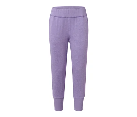 Eine lila 3/4-Sporthose.