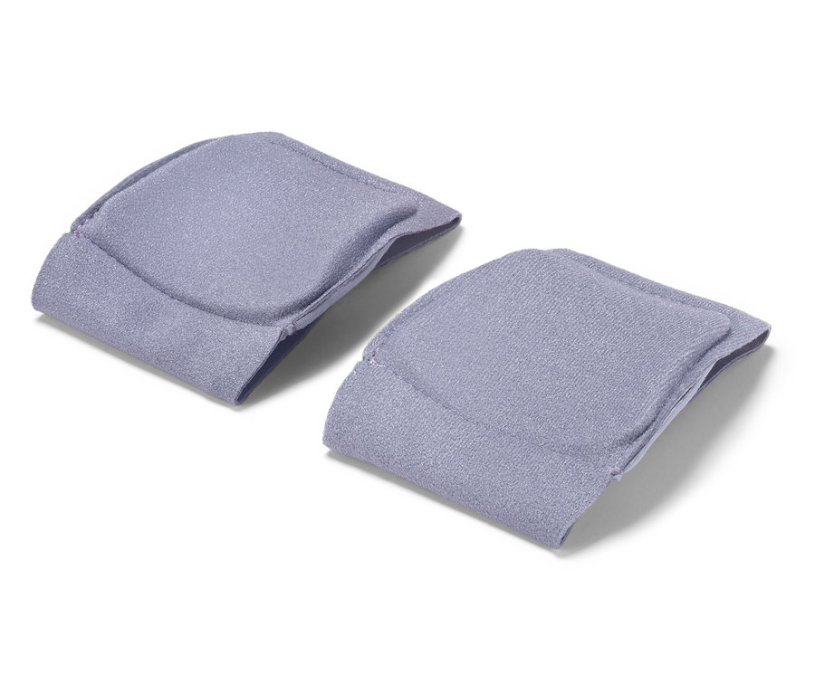 Zwei lila Knieschoner liegen auf einem weißen Hintergrund.