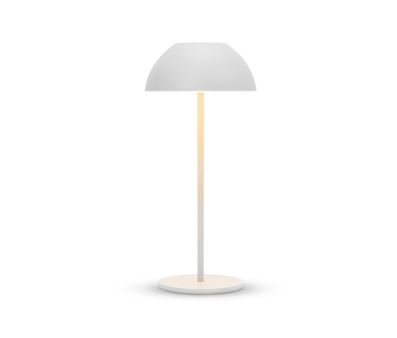 Weiße Lampe mit rundem Schirm und Sockel auf weißem Hintergrund.