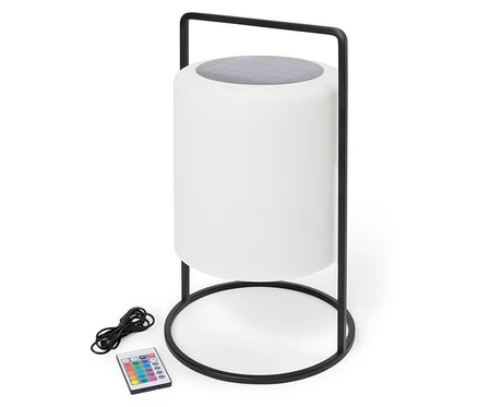 Weiße zylindrische Lampe mit schwarzem Gestell, Kabel und Fernbedienung.