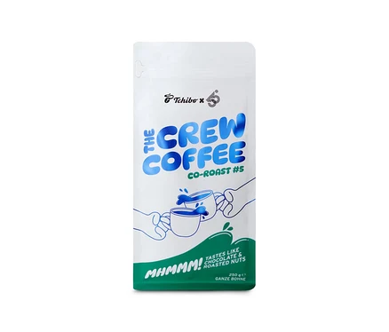 Weisse Kaffeepackung für 55 Degrees x roasted. The Crew Coffee Co-Roast #5 Espresso, 250 g ganze Bohne, mit blauem Schriftzug und Illustration von zwei Händen, die Kaffeetassen anstoßen.