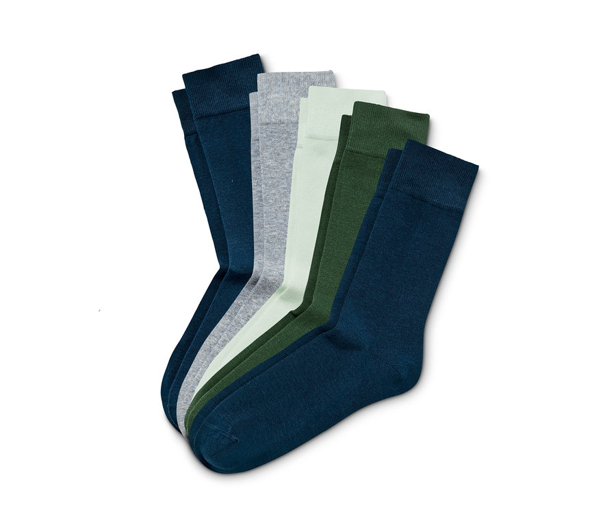 Fünf Paar mehrfarbige Socken.