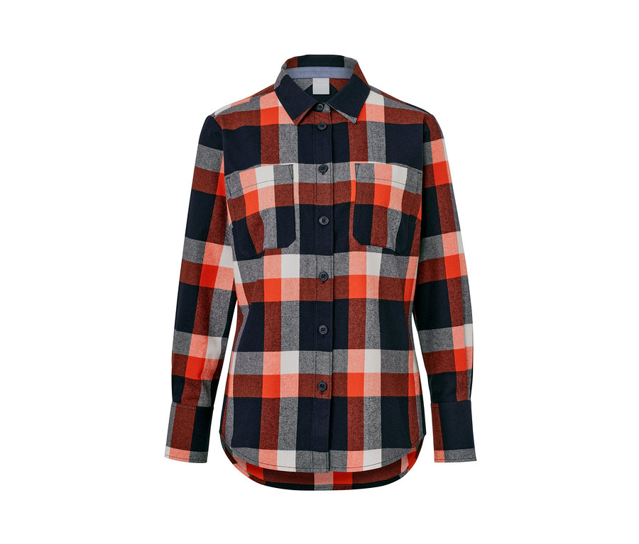 Eine Karo-Bluse mit langen Ärmeln, Taschen und Knöpfen.