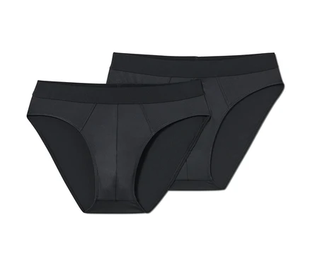 Zwei schwarze Slips.