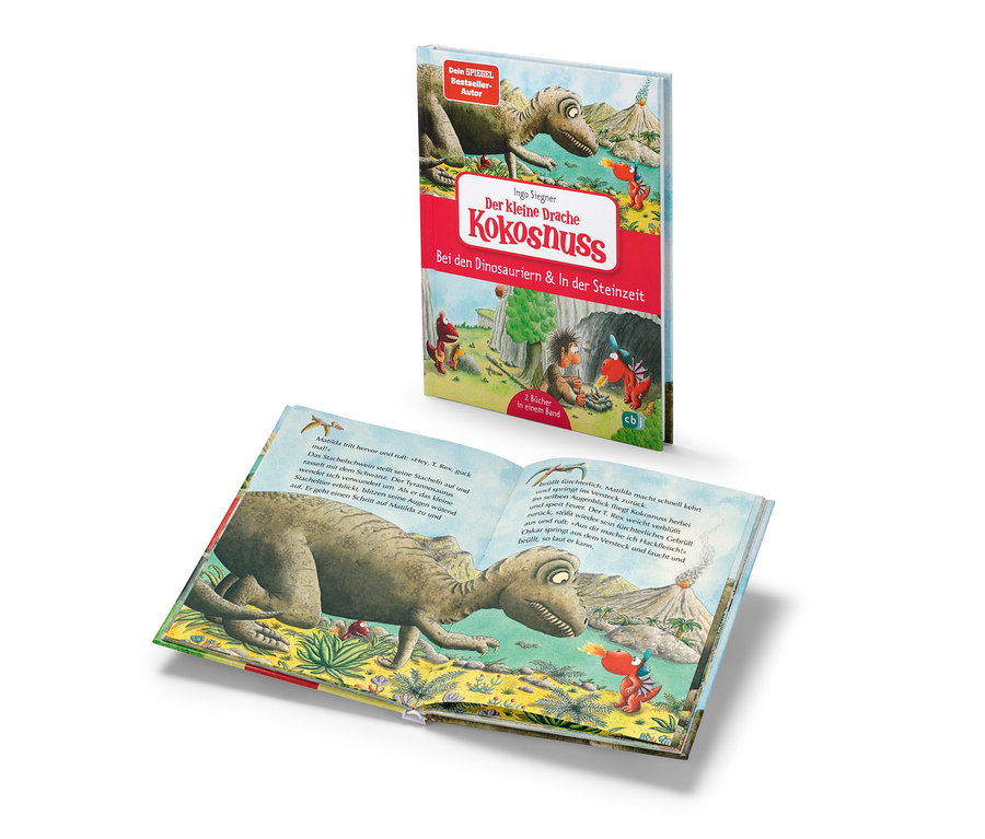 Ein aufgeschlagenes Buch mit Dinosaurier- und Drachenillustrationen neben einem geschlossenen Buch mit dem Titel "Der kleine Drache Kokosnuss ‒ bei den Dinosauriern & In der Steinzeit".