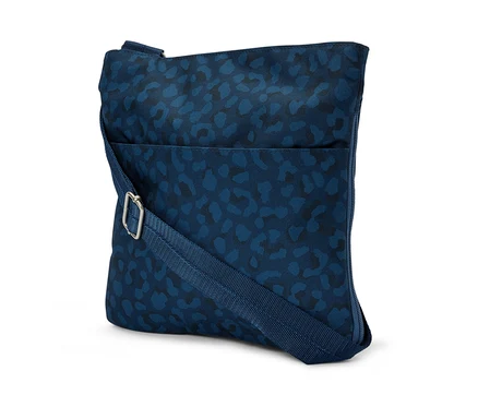 Eine blaue Sicherheits-Umhängetasche mit einem dunkelblauen Tiermuster.