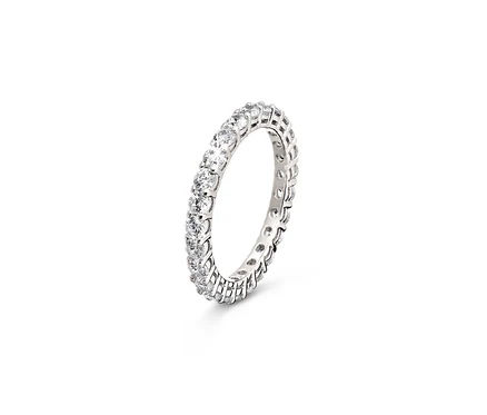 Ein 925 Silber Ring Memory mit Steinen rundherum.