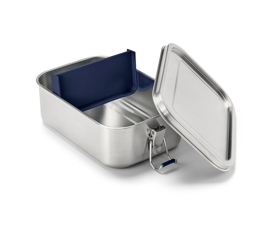 Geöffnete To-go-Lunchbox aus Edelstahl mit blauem Fach.