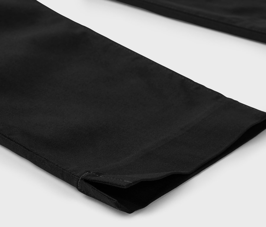 Detail einer schwarzen 3/4-Bengalin-Hose.