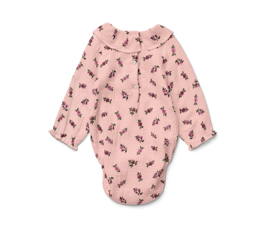 Rosa Baby-Musselin-Body mit Blumenmuster.