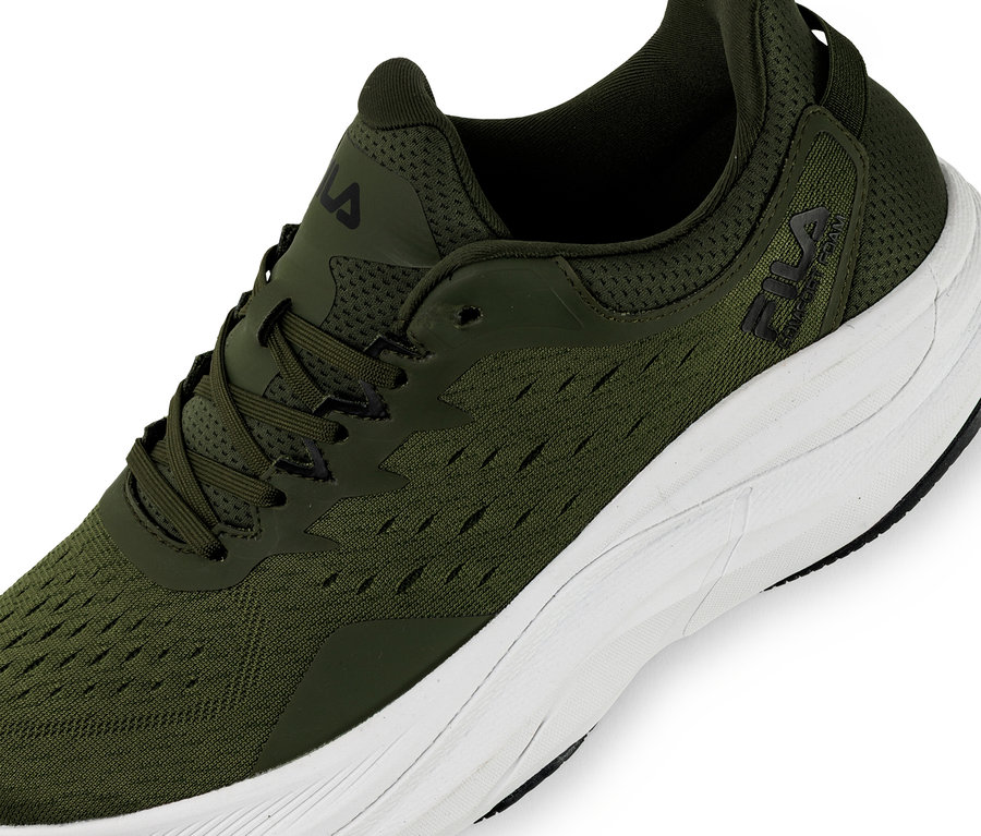 Nahaufnahme eines FILA Retron Herren-Sneakers in Beetle-White.
