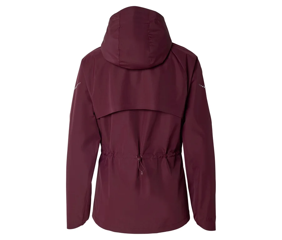 Rückansicht einer weinroten Jacke mit Kapuze und Kordelzug in der Taille.