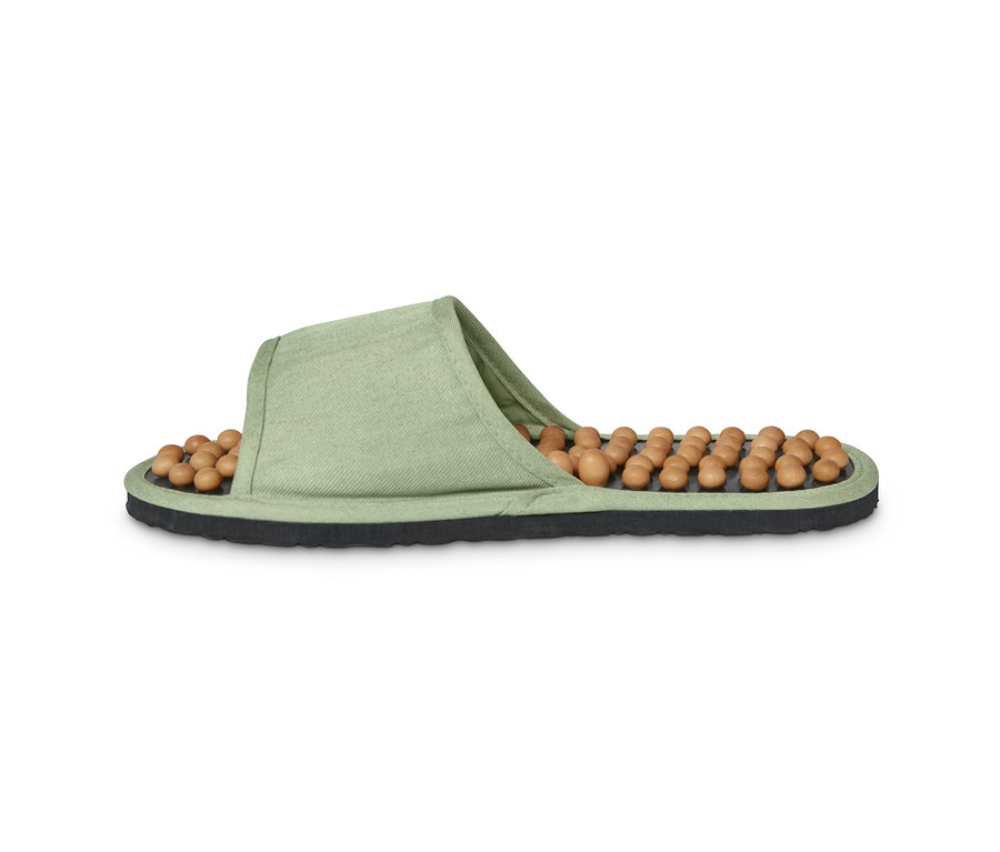 Ein grüner Massage-Pantoffel.